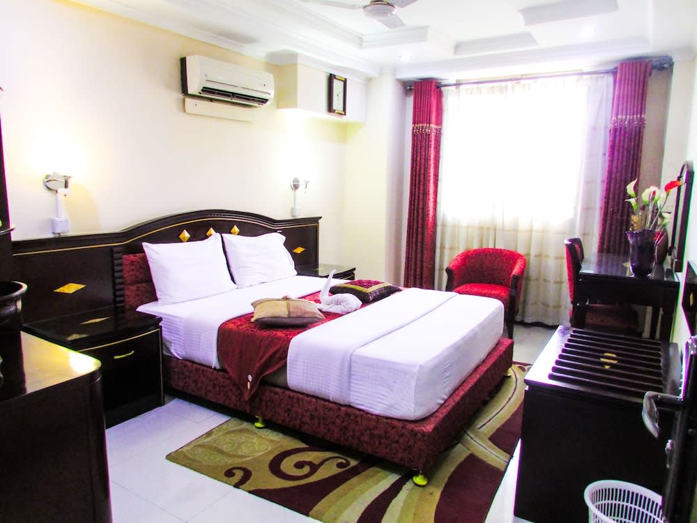 Urban Rose Hotel & Apartments 1