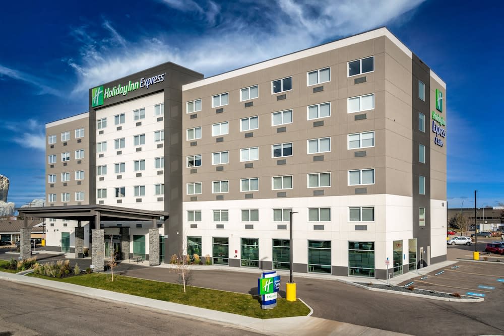 Holiday Inn Express & Suites BRANDON by IHG 1