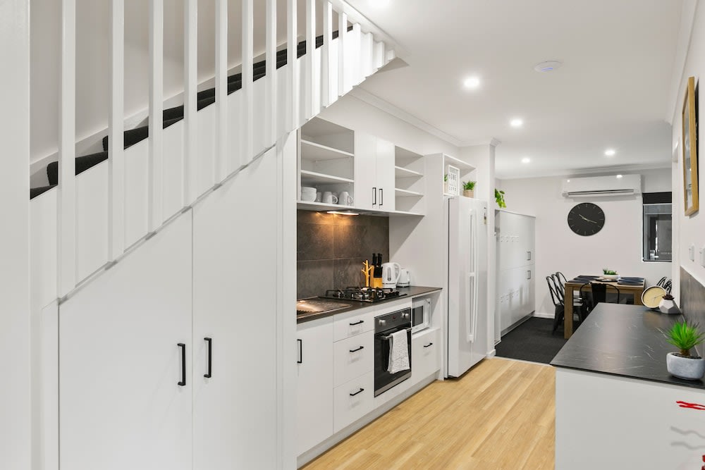 Redhill Cairns Living - Martyn St 1