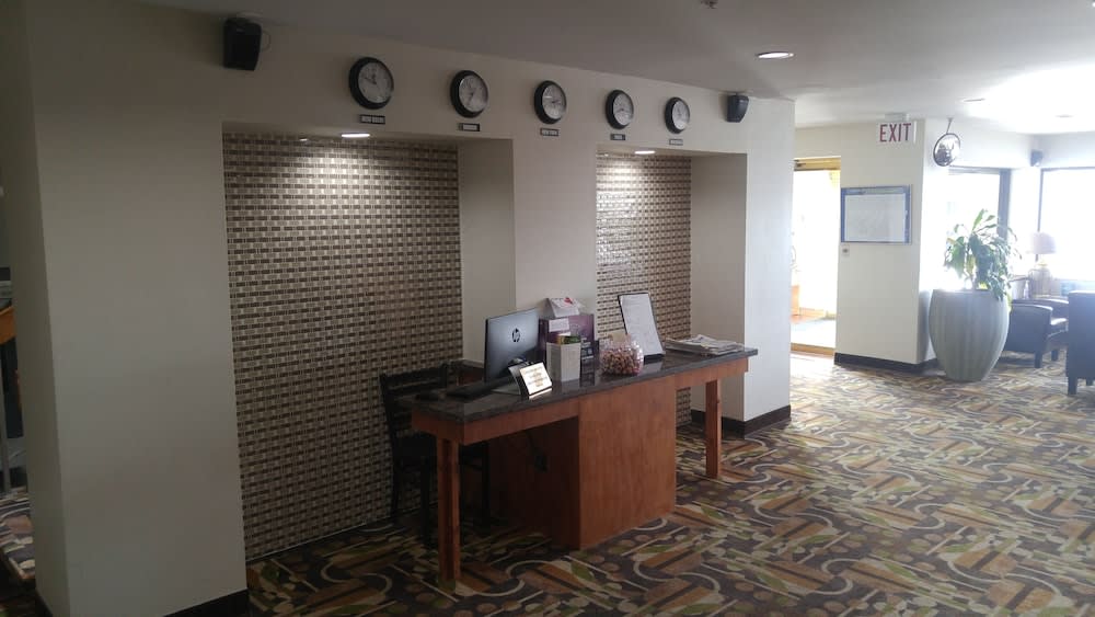 Ramada by Wyndham Abbotsford 2