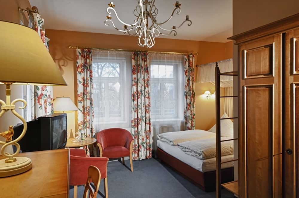 Hotel Schloss Schweinsburg, NeukirchenPleiße Günstige Angebote