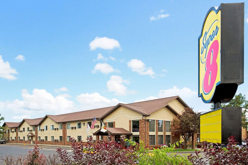 Super 8 by Wyndham Longmont/Twin Peaks 1