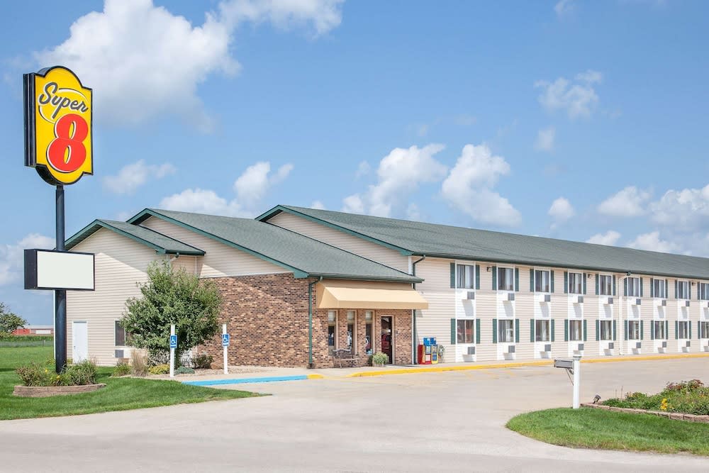 Super 8 by Wyndham Mt Pleasant 1