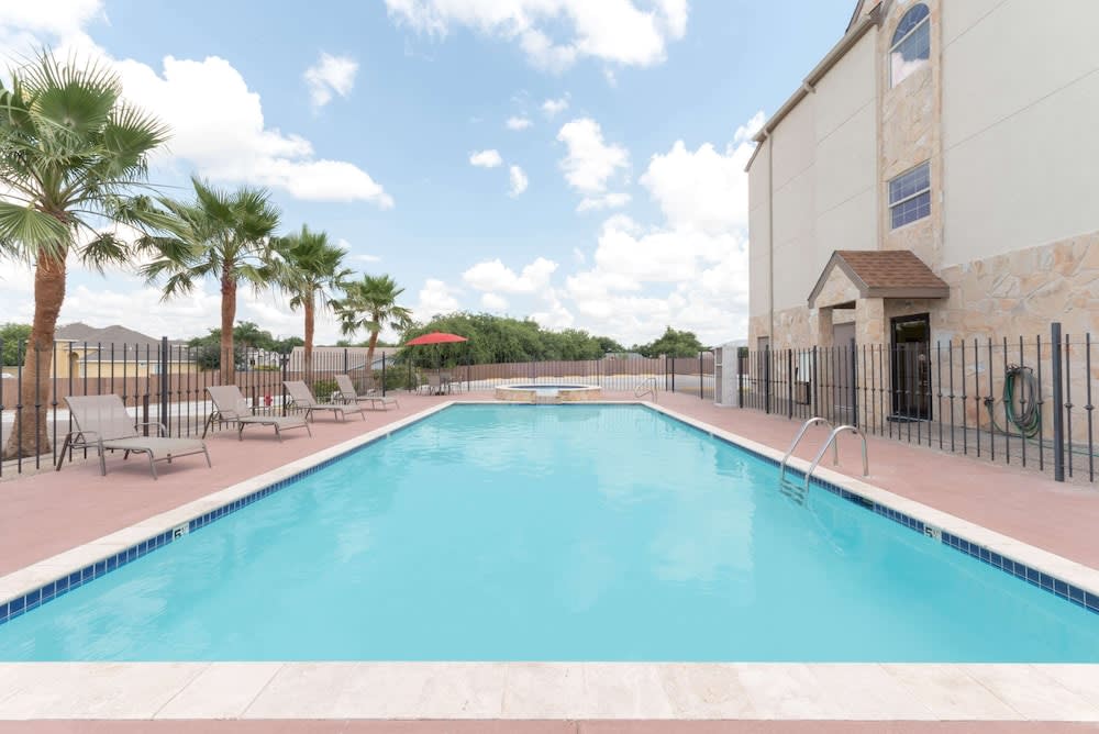 Microtel Inn and Suites Eagle Pass 1