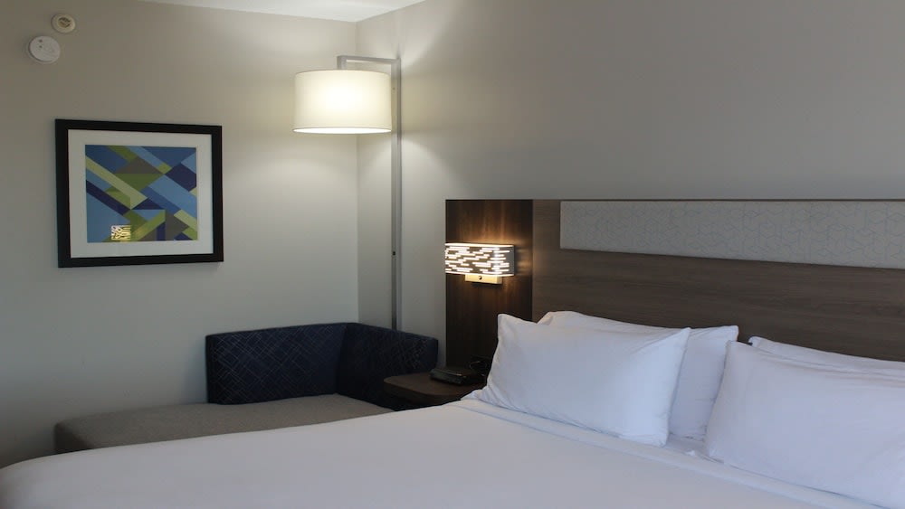 Holiday Inn Express & Suites WILSON-DOWNTOWN by IHG 2