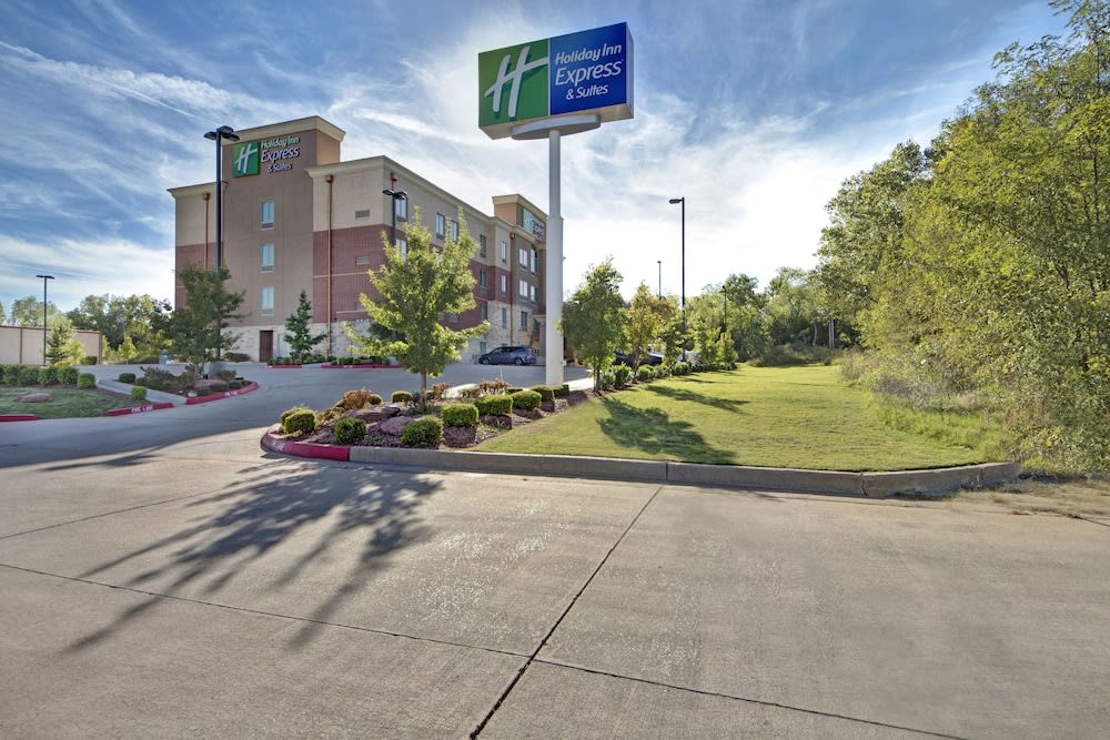 Holiday Inn Express & Suites Oklahoma City North by IHG 1