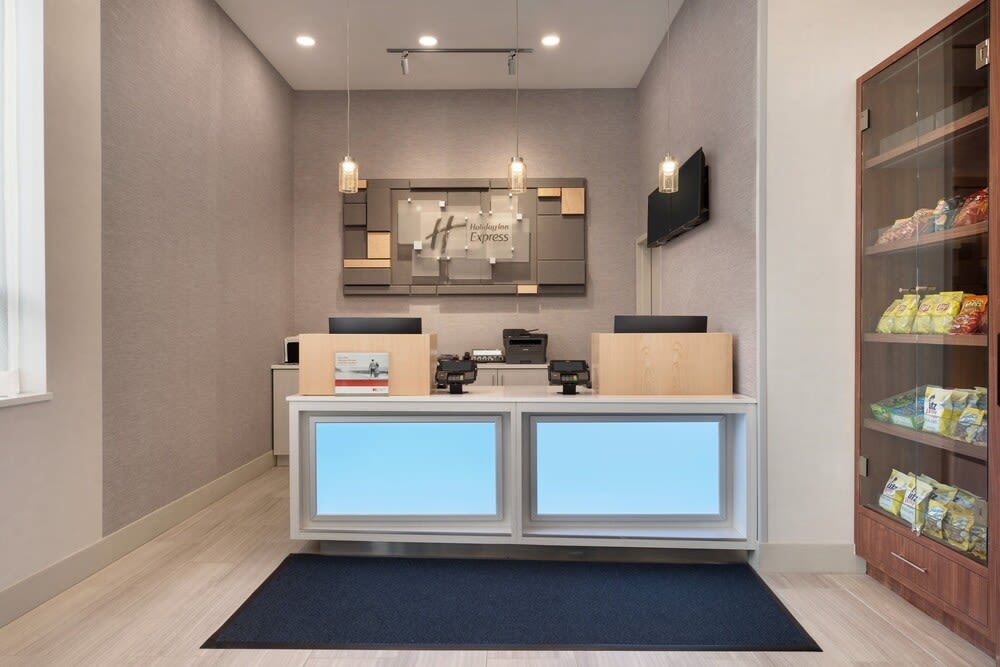 Holiday Inn Express JAMAICA - JFK AIRTRAIN - NYC by IHG 2