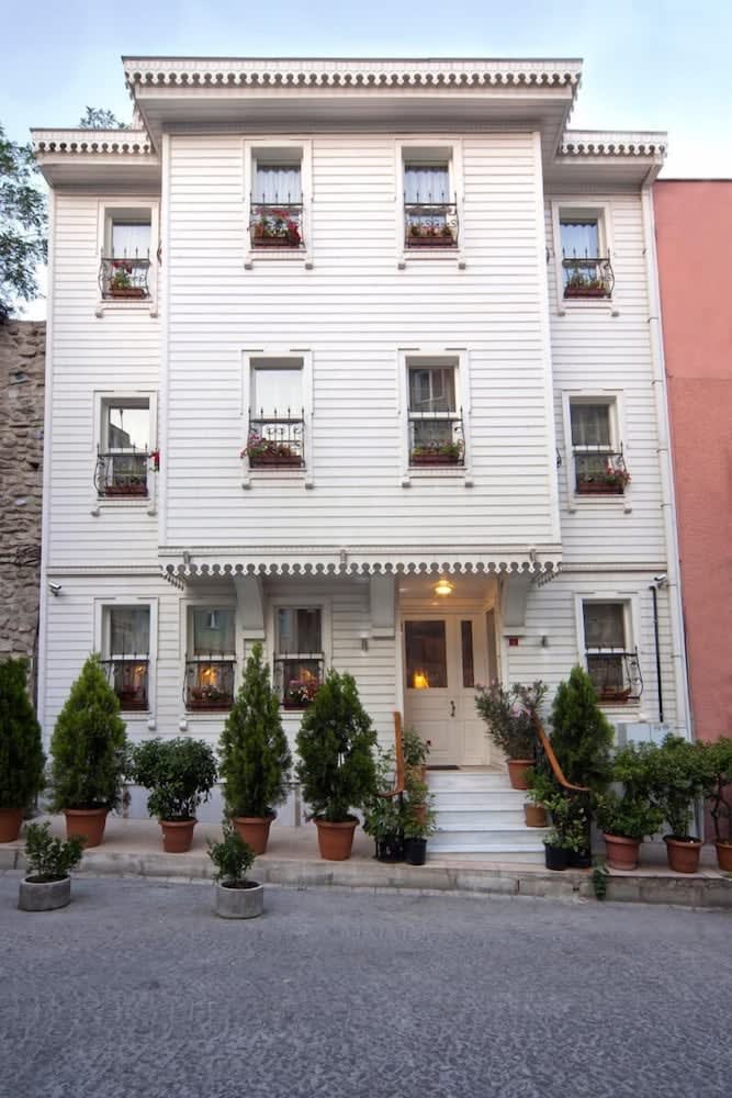 Dilhayat Kalfa Hotel 1