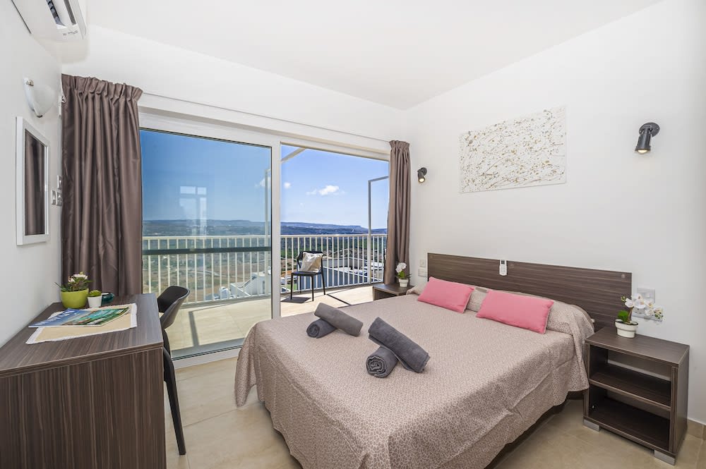 Summer Breeze 3 Bedroom Family Maisonette with sunny terrace in Mellieha - by Getawaysmalta 2