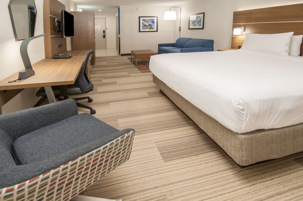 Holiday Inn Express & Suites Plano West - Frisco by IHG 3