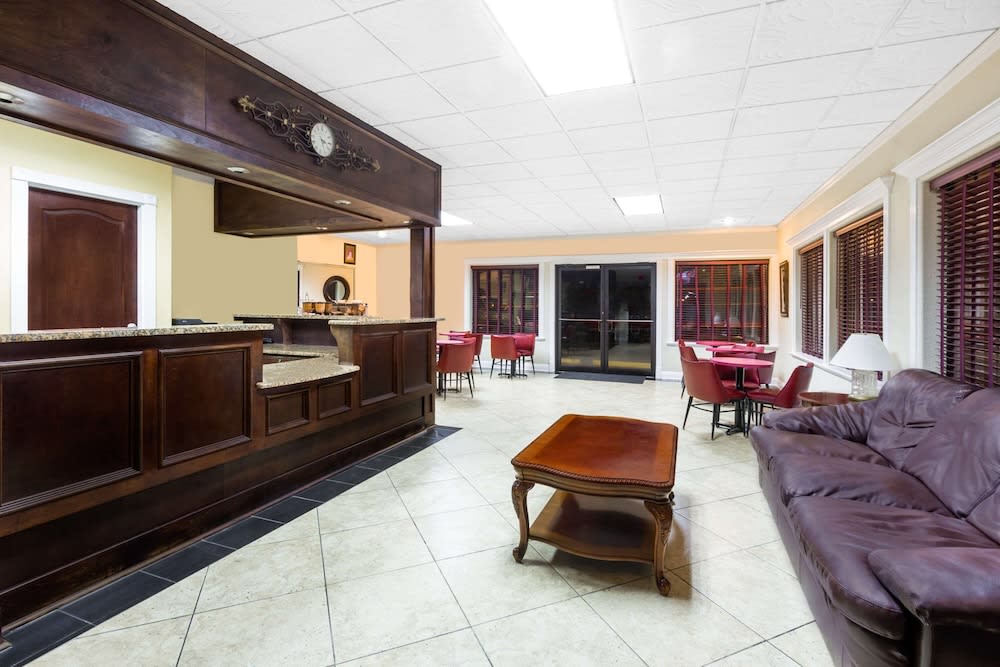 Travelodge by Wyndham Shreveport LA 2