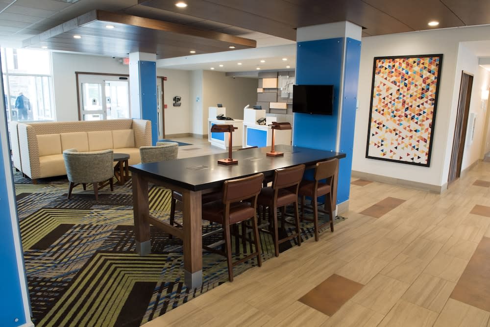 Holiday Inn Express & Suites LOUISVILLE N - JEFFERSONVILLE by IHG 2