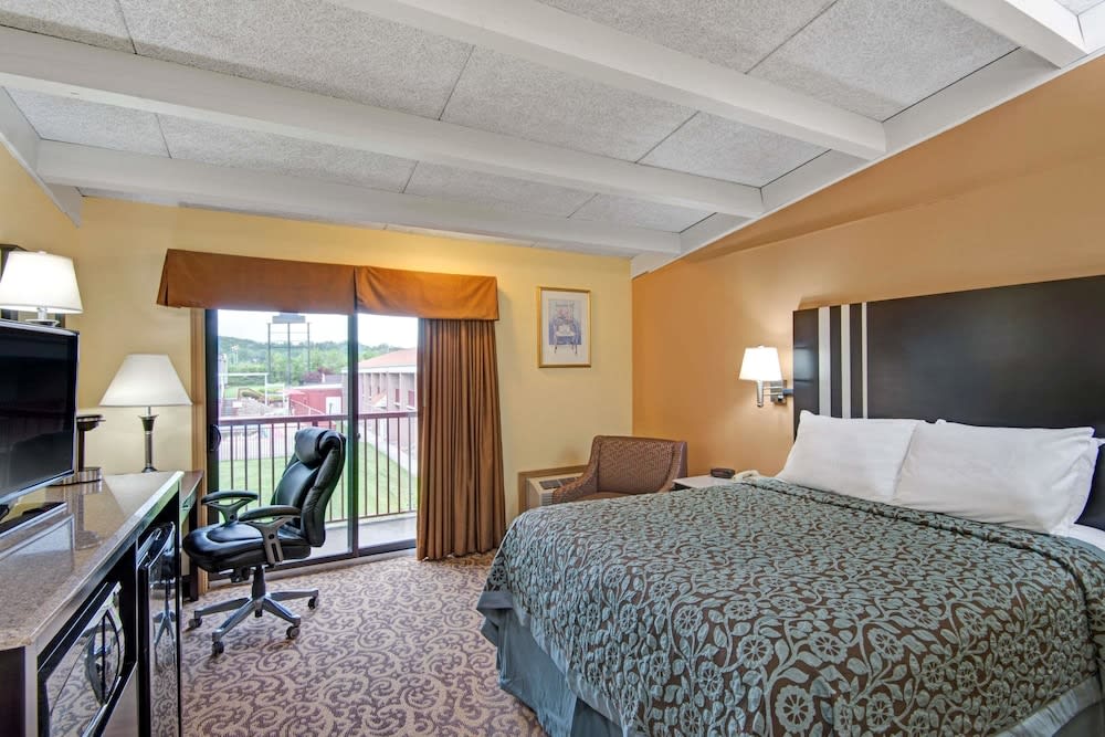 Days Inn by Wyndham Washington 1