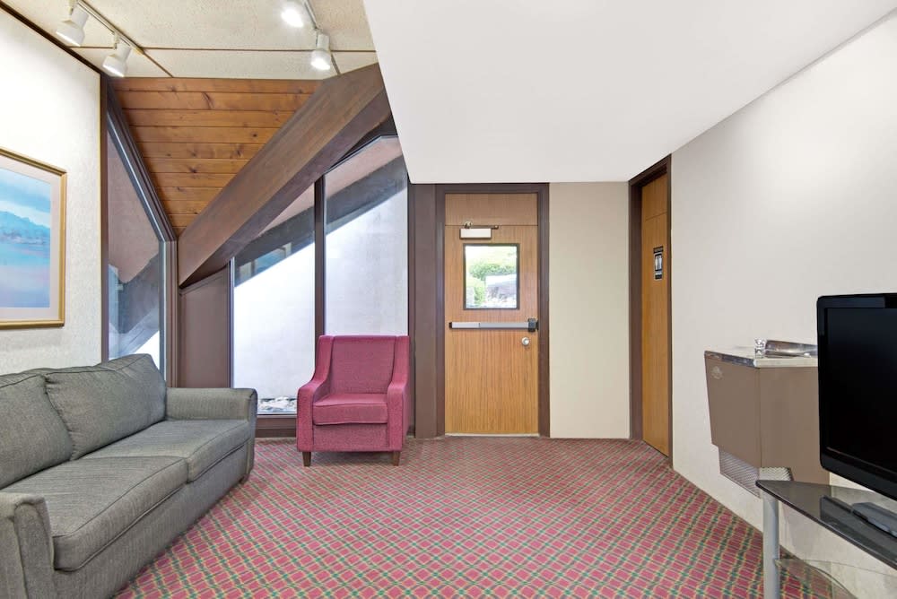 Days Inn by Wyndham Washington 2