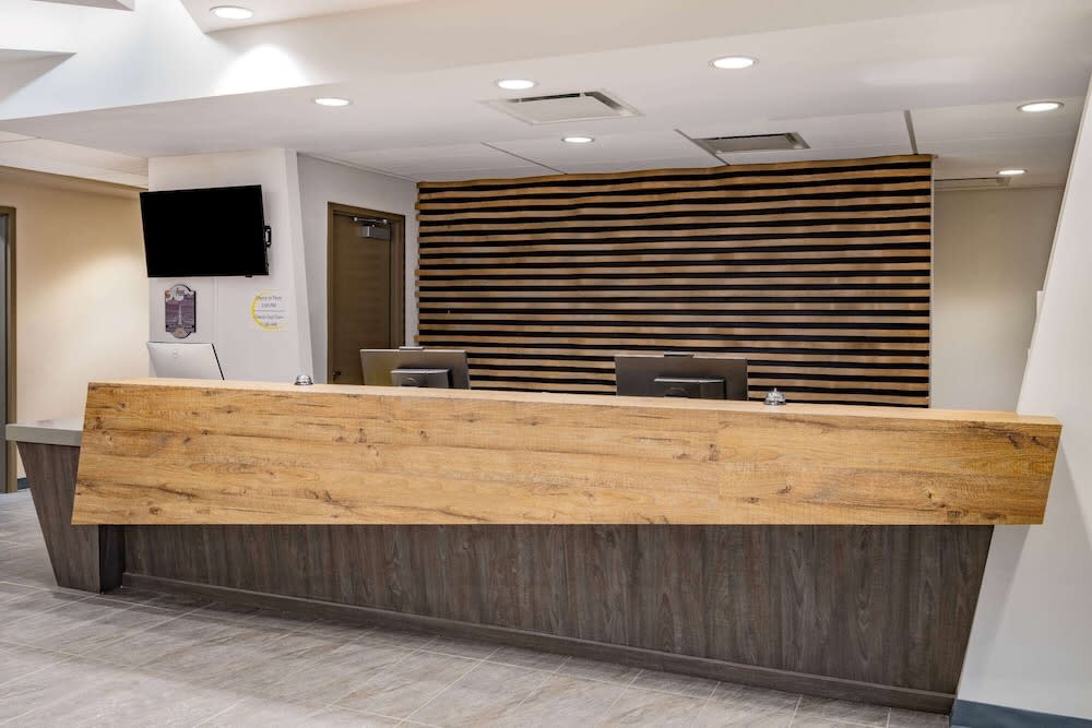Super 8 by Wyndham Moosonee 2