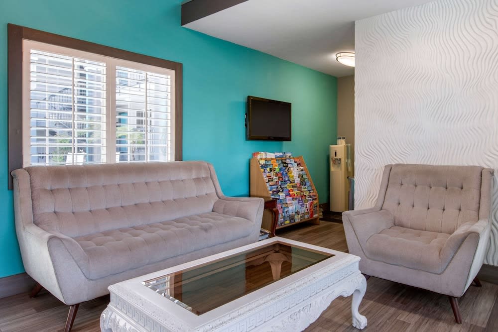 Quality Inn Near Hollywood Walk of Fame 2