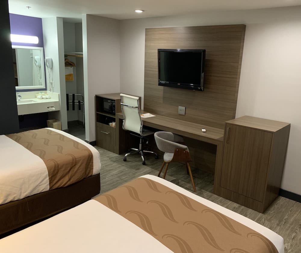 Quality Inn Near Hollywood Walk of Fame 4