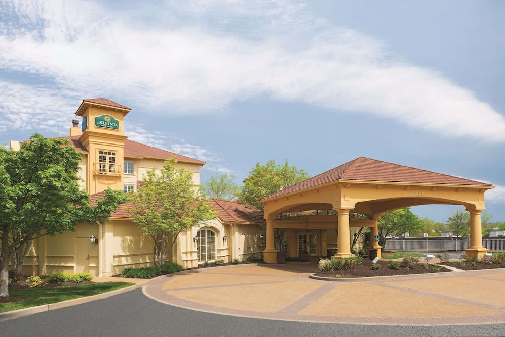 La Quinta by Wyndham St. Louis Westport 1