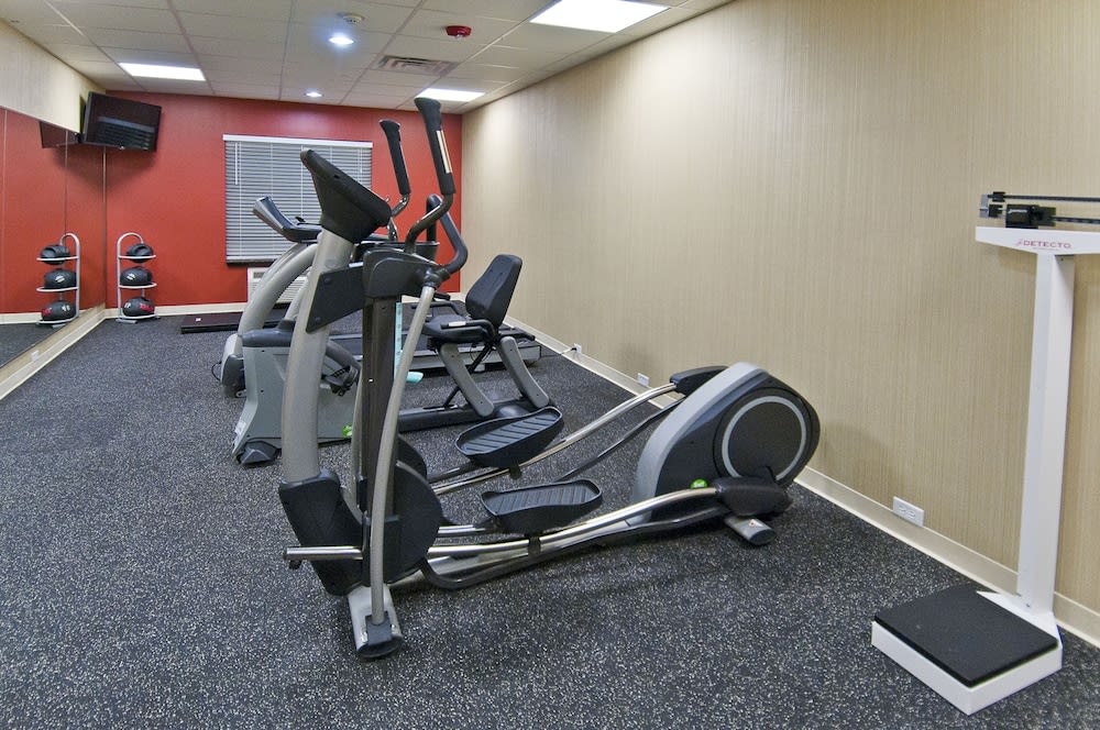 Holiday Inn Express & Suites SAN ANTONIO - FROST BANK CTR by IHG 1