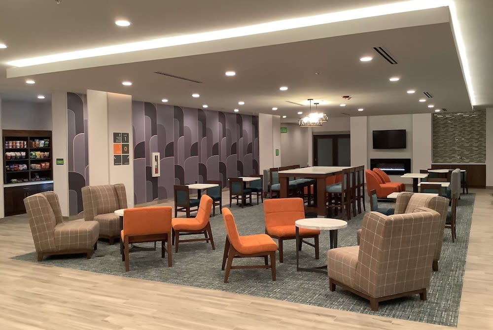 La Quinta Inn & Suites by Wyndham Littleton-Red Rocks 2