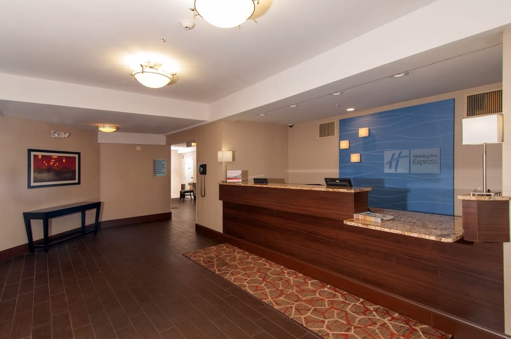Holiday Inn Express Vernon - Manchester by IHG 2