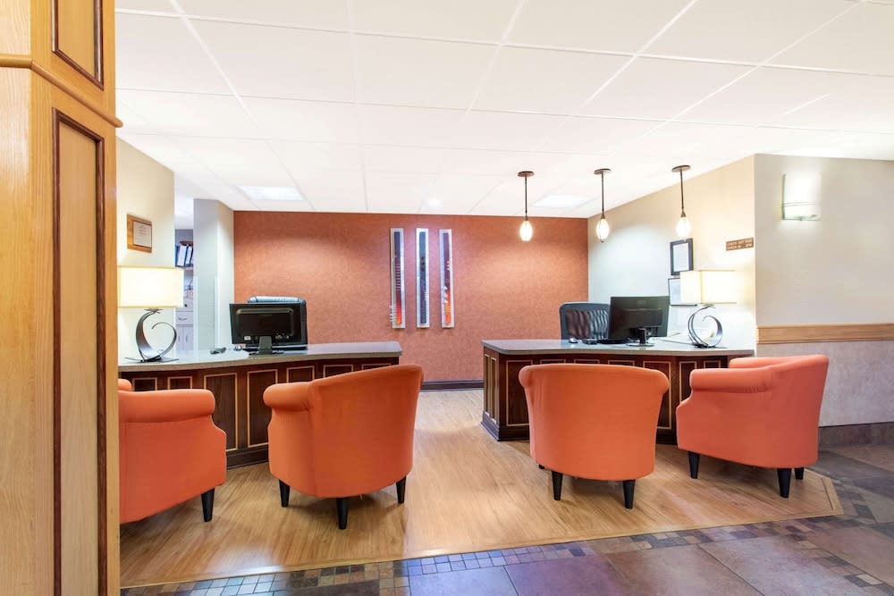 AmericInn by Wyndham Sheboygan 4