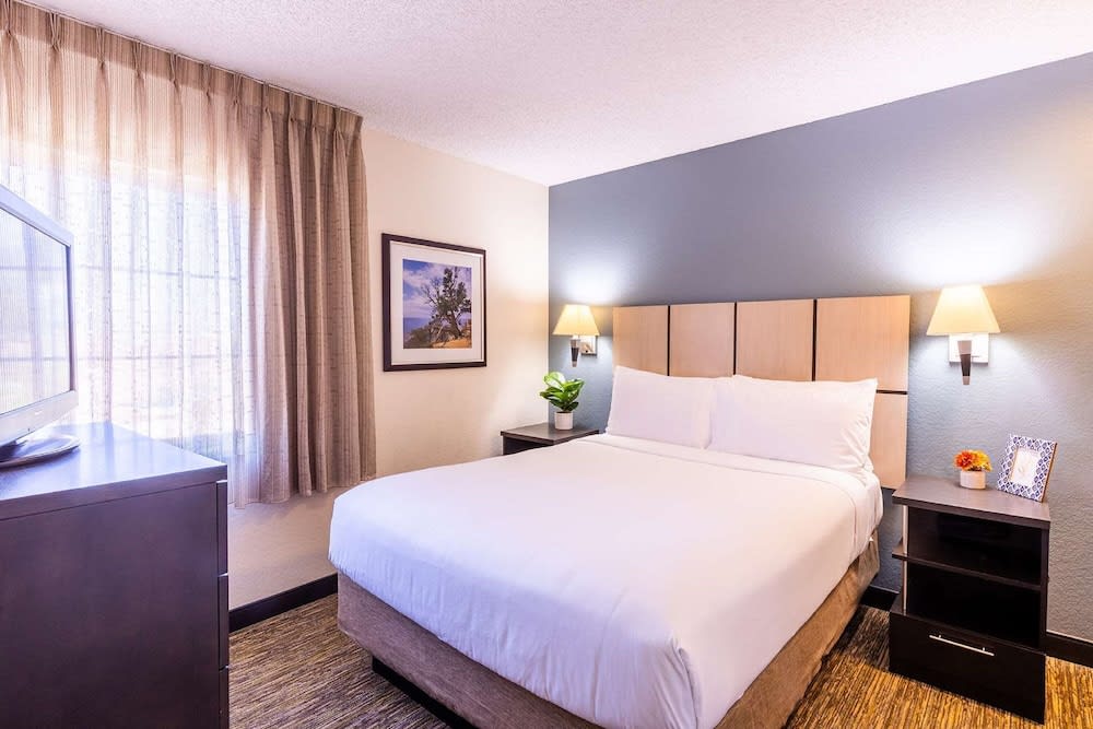 Sonesta Simply Suites Orange County Airport 3