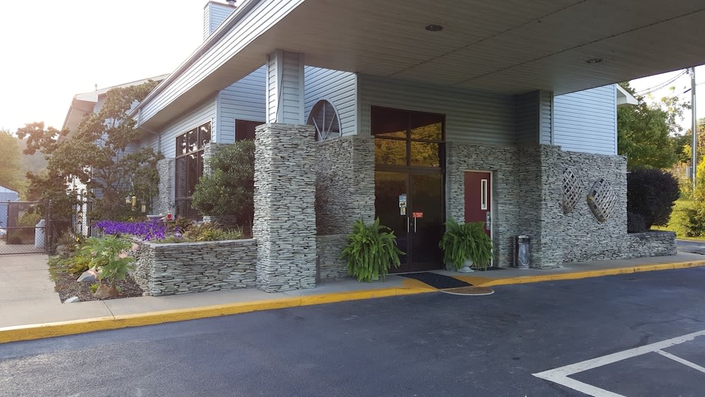 Americourt Hotel - Mountain City 1