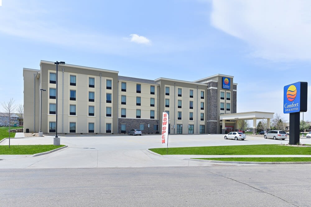 Comfort Inn & Suites Avera Southwest 1