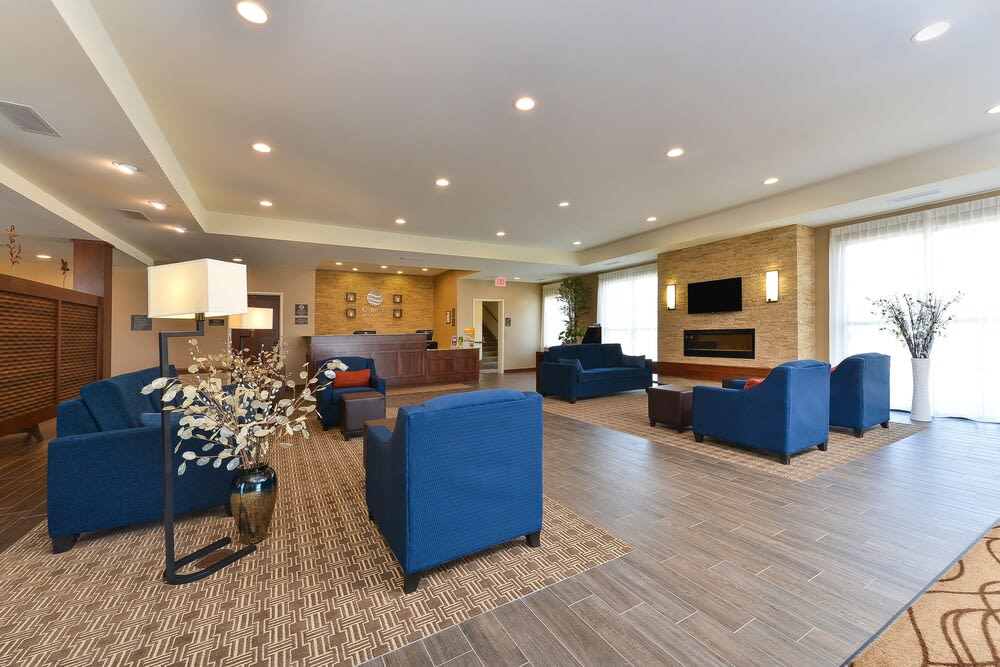 Comfort Inn & Suites Avera Southwest 2