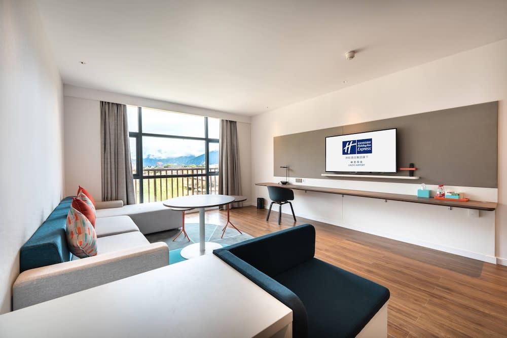 Holiday Inn Express Linzhi Airport by IHG 2