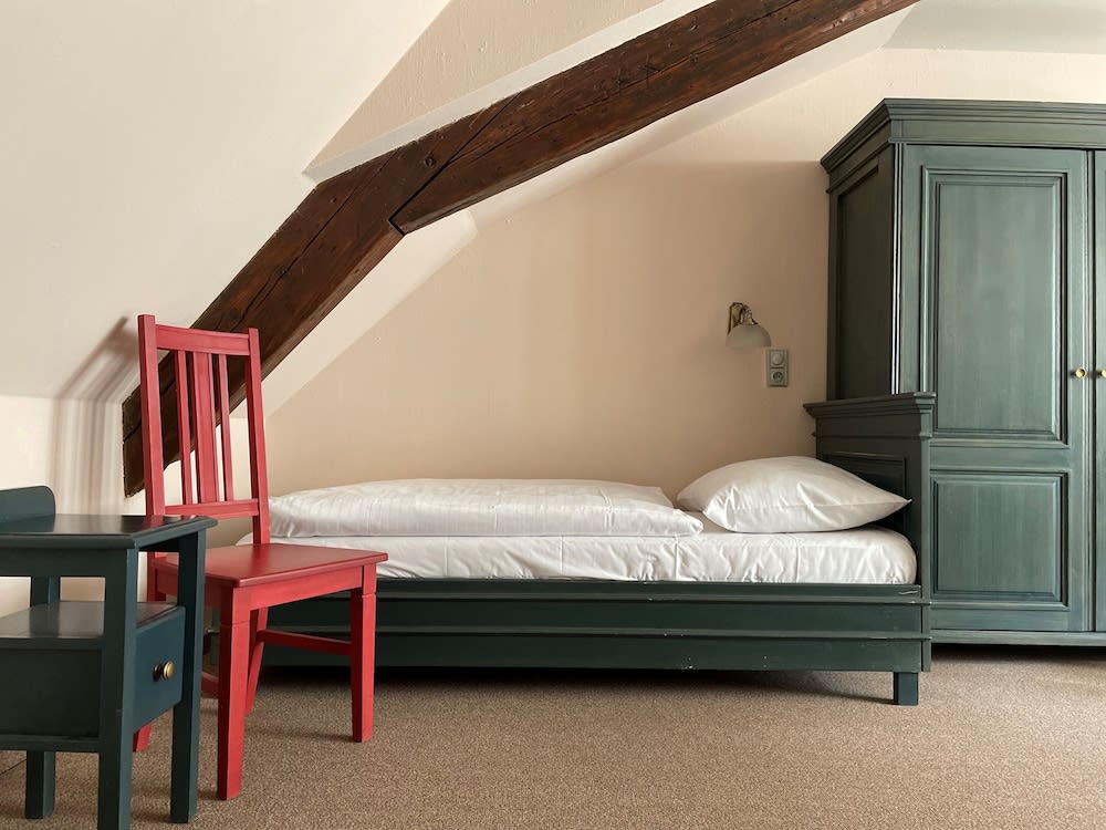 U Cervene zidle - Red Chair Hotel 3