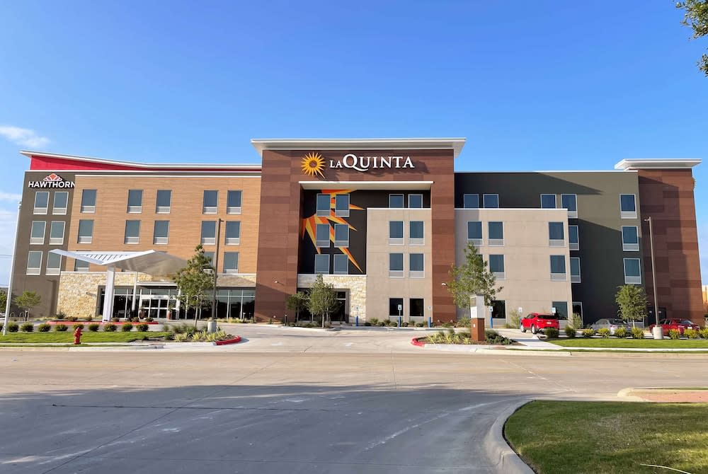 La Quinta Inn & Suites by Wyndham Pflugerville 1