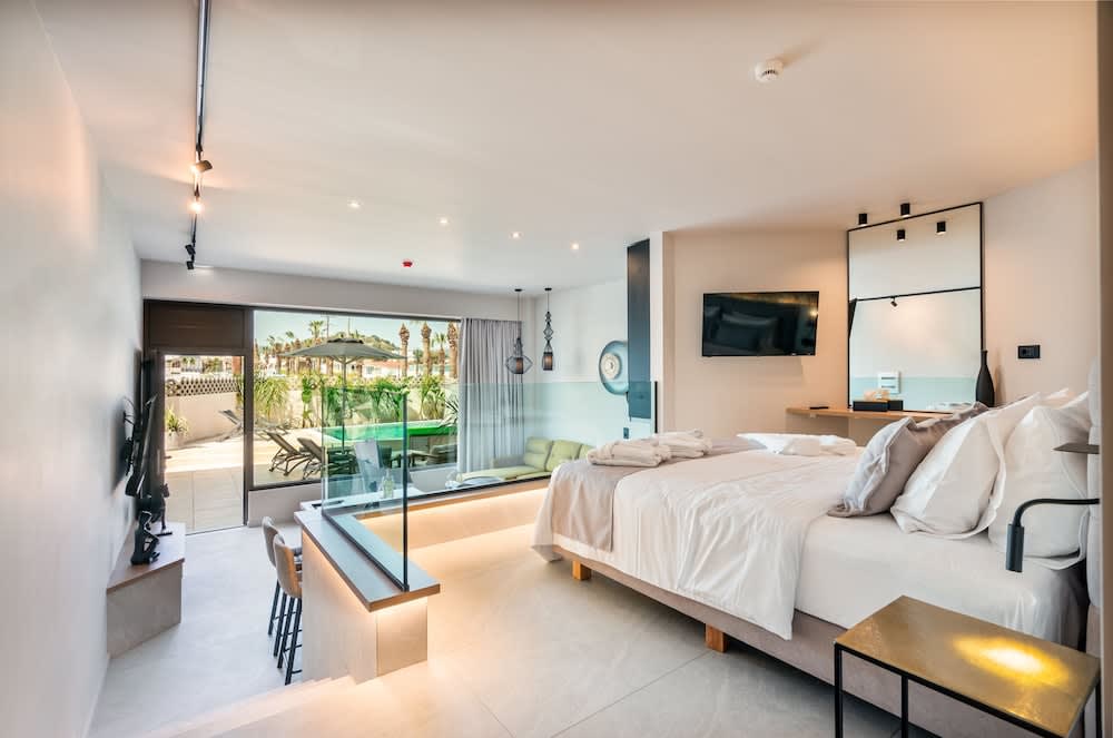 Pathos SeaSide Suites 2