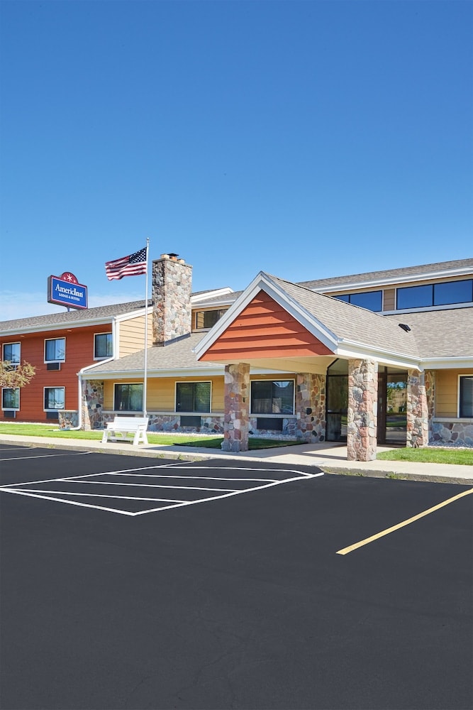 AmericInn by Wyndham Elkhorn Near Lake Geneva 1