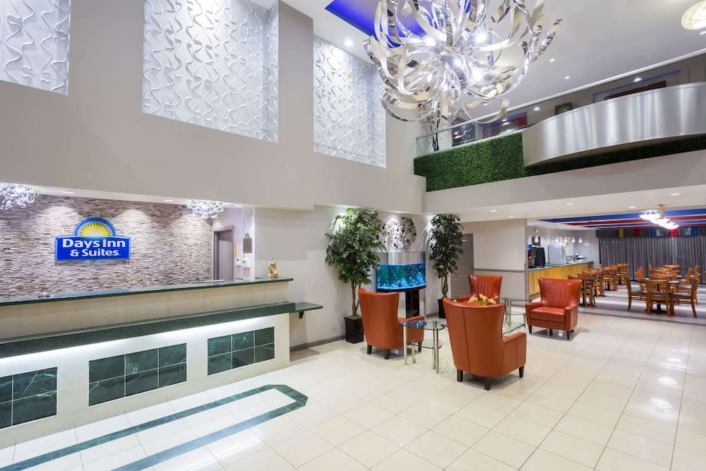 Days Inn & Suites by Wyndham Fort Myers Near JetBlue Park 5