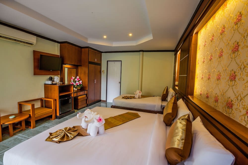 Phi Phi Andaman Beach Resort 4