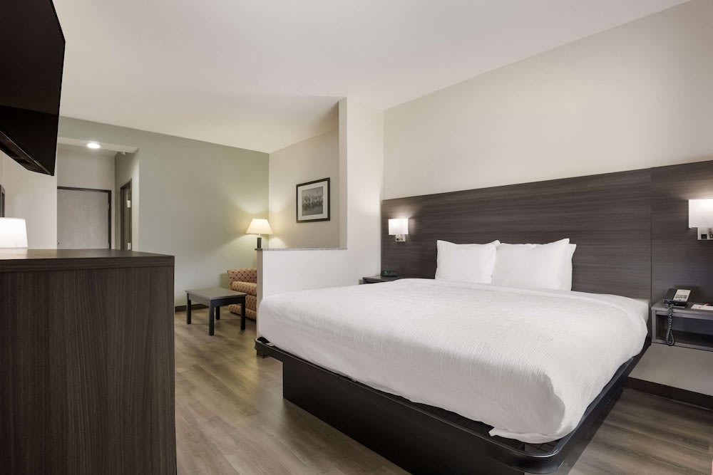 Quality Suites Tulsa I-44 1