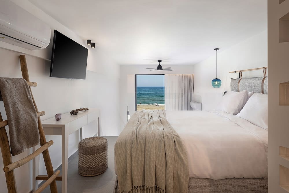 Calla Luxury Seafront Suites 5