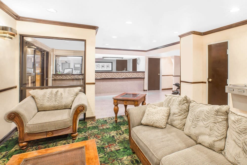 Super 8 by Wyndham Corpus Christi 2