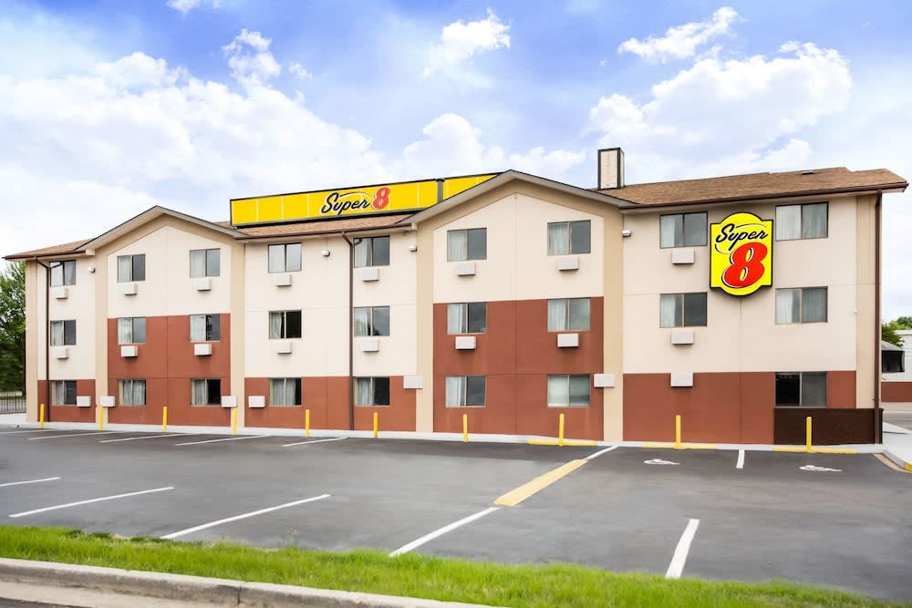 Super 8 by Wyndham Chester/Richmond Area 1