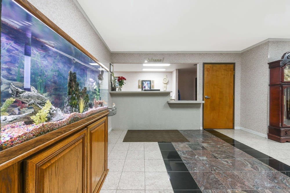 Super 8 by Wyndham Burleson Fort Worth Area 2