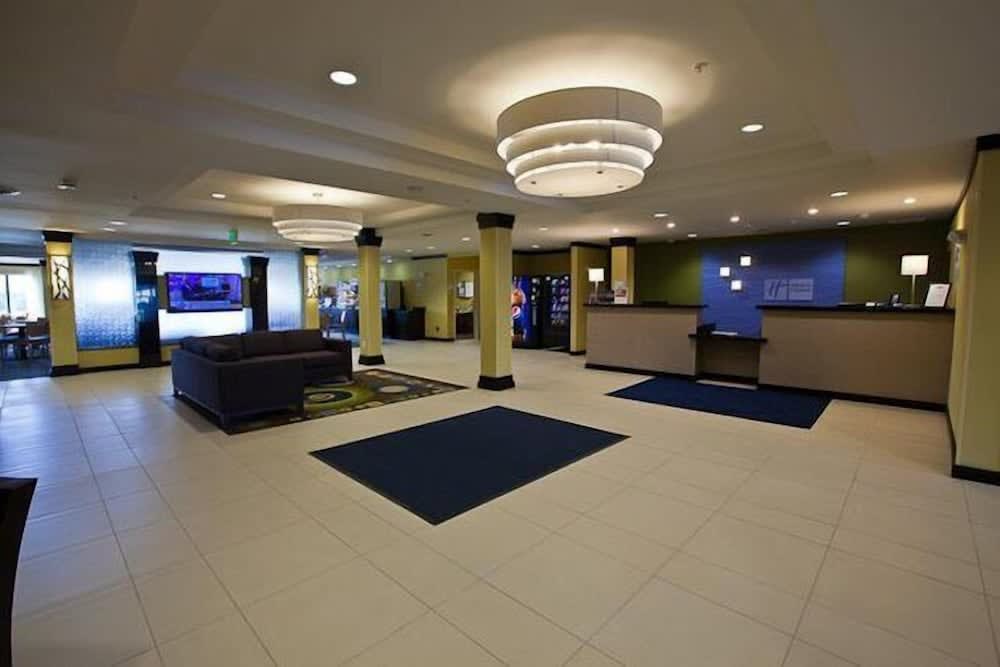 Holiday Inn Express & Suites Monroe by IHG 2