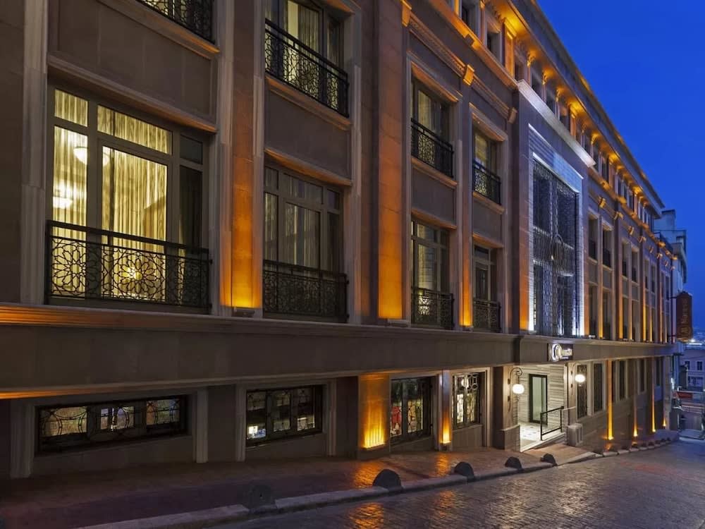 Manesol Boutique Galata 1