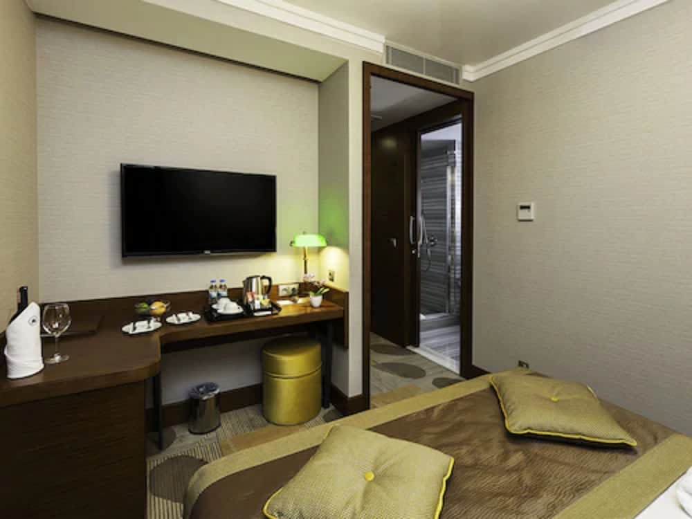 Manesol Boutique Galata 5