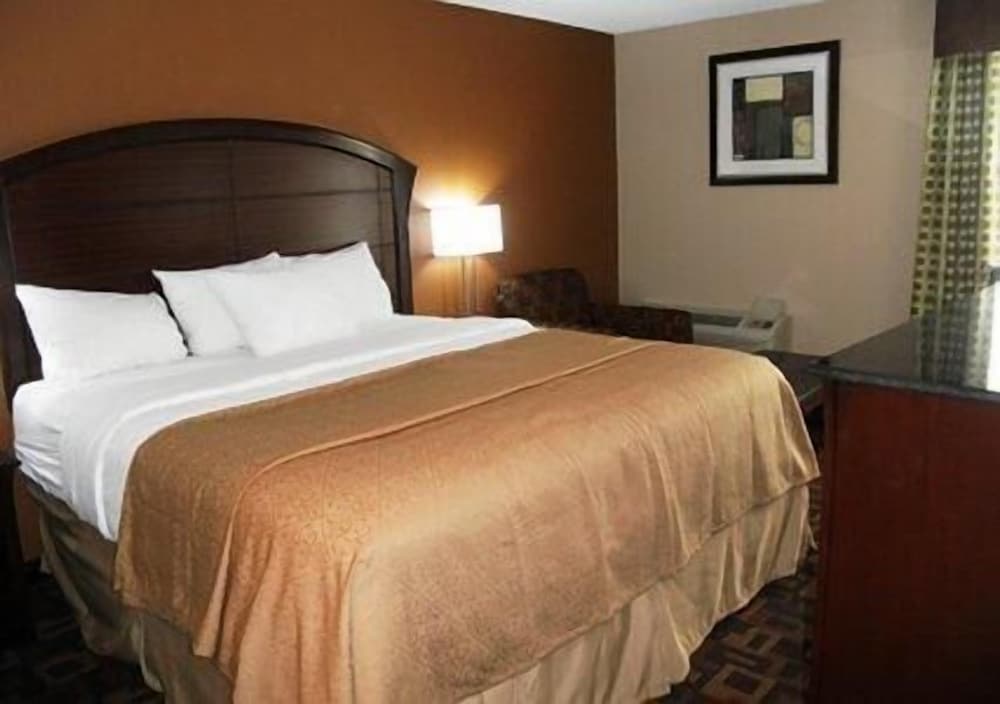 Quality Inn & Suites Arden Hills - Saint Paul North 4