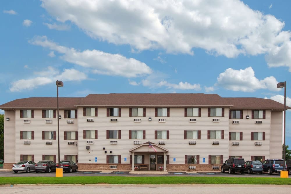 Super 8 by Wyndham Mason City 1