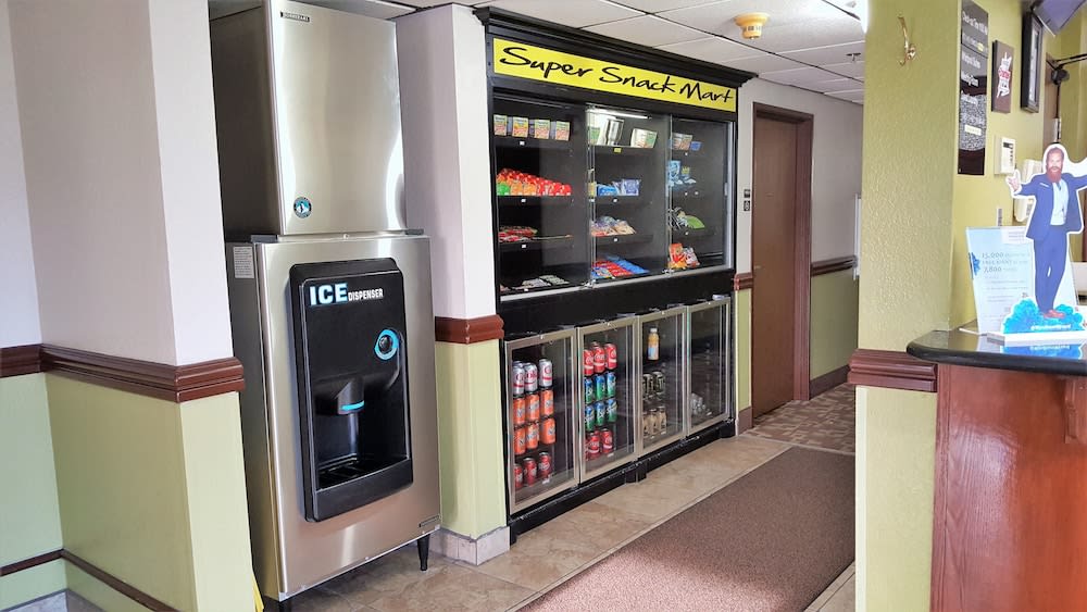 Super 8 by Wyndham Harlingen TX 2