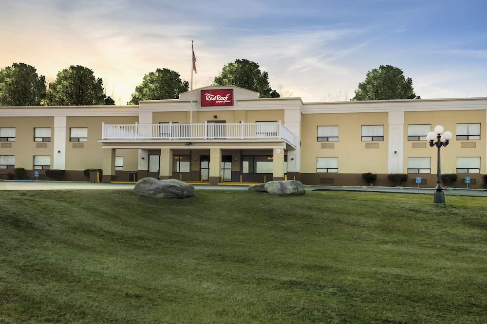 Red Roof Inn & Suites Newburgh - Stewart Airport West Point 1