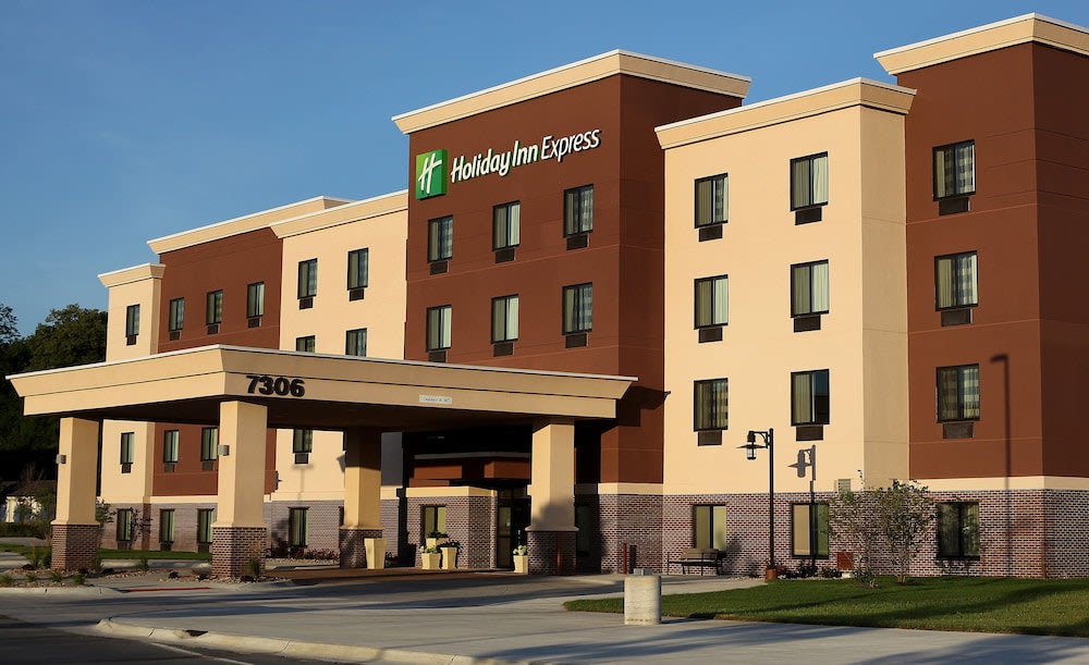 Holiday Inn Express & Suites Omaha South - Ralston Arena by IHG 1